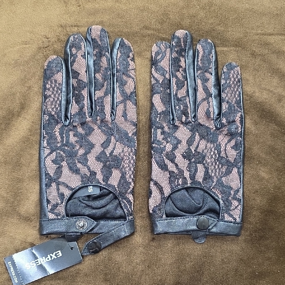 NWT Express Women's Black Lace Gloves